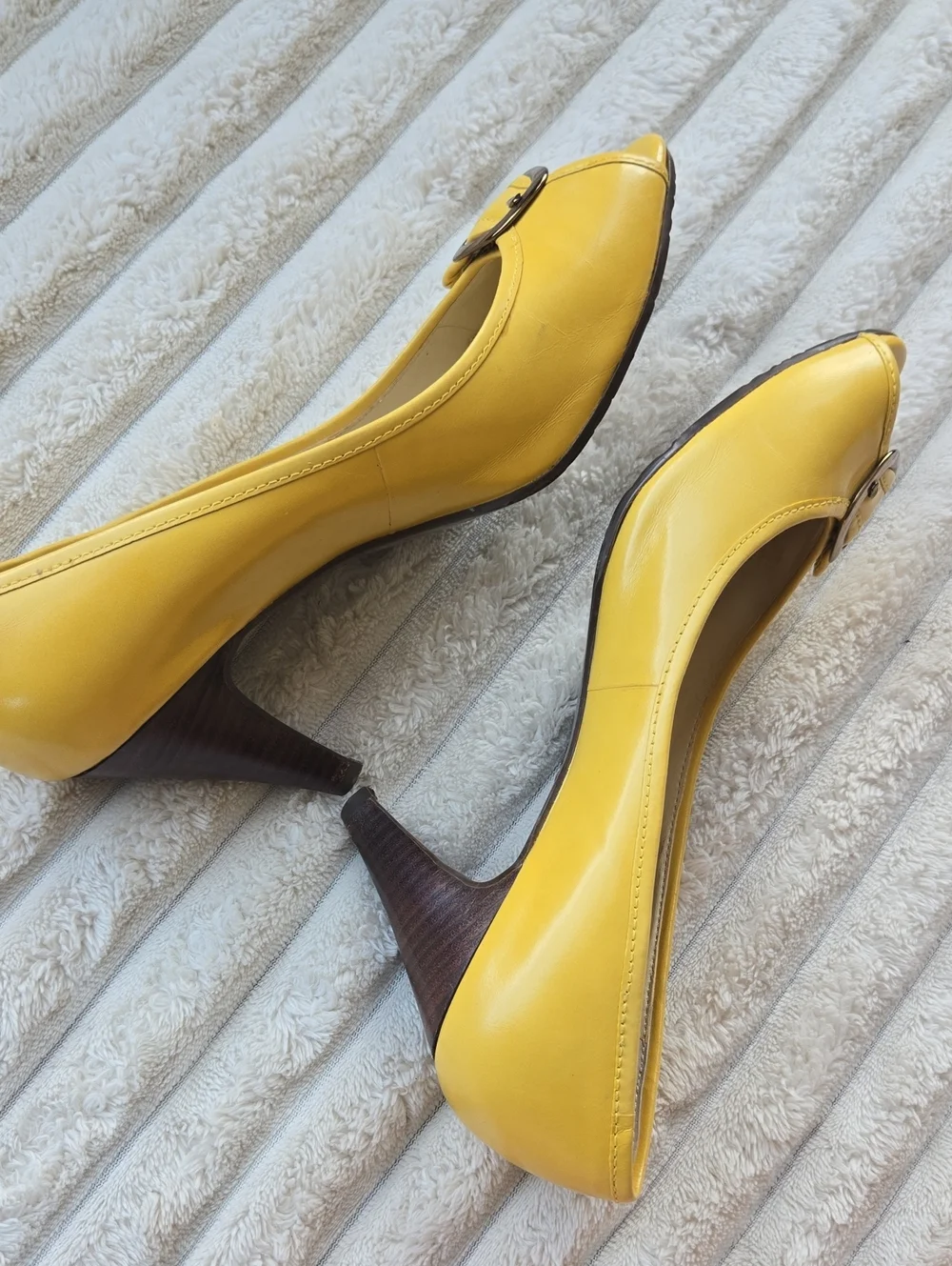 Anme Klein IFlex Seidek Banana Leather Open-toe Pump US 6.5